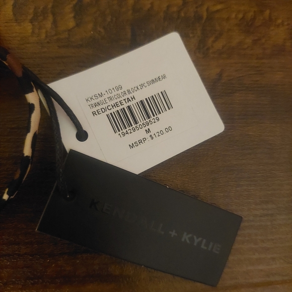 Kendall & Kylie Triangle Color Block Bikini Top Red Cheetah NWT Size Med… - Picture 4 of 6